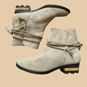 SOREL Tan & Brown Boho Leather Heeled Midi Boots W/ Tassles | Size 6.5